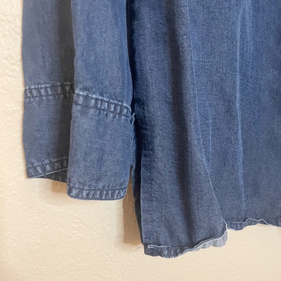 French Laundry Soft Chambray Tencel Button Up Shirt | Medium | Capsule Elevated - Picture 2 of 7